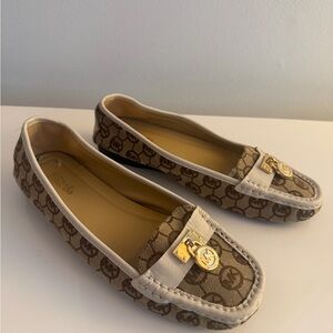 Michael Kors Beige/Tan Logo Moccasin Loafers with Gold Accent women’s size 8